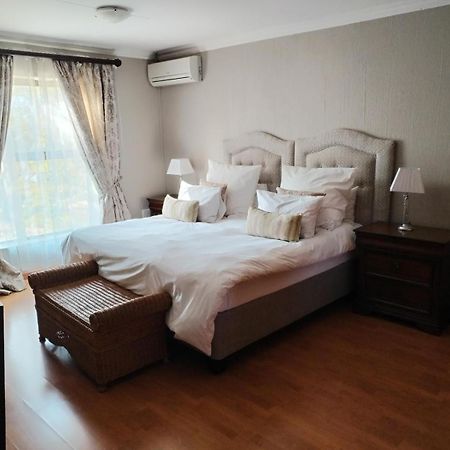 โฮล อิน วัน บูทิก โฮเต็ล แอนด์ คอนเฟอเรนซ์ เซ็นเตอร์ Hotel รัวเดอพวร์ต ภายนอก รูปภาพ